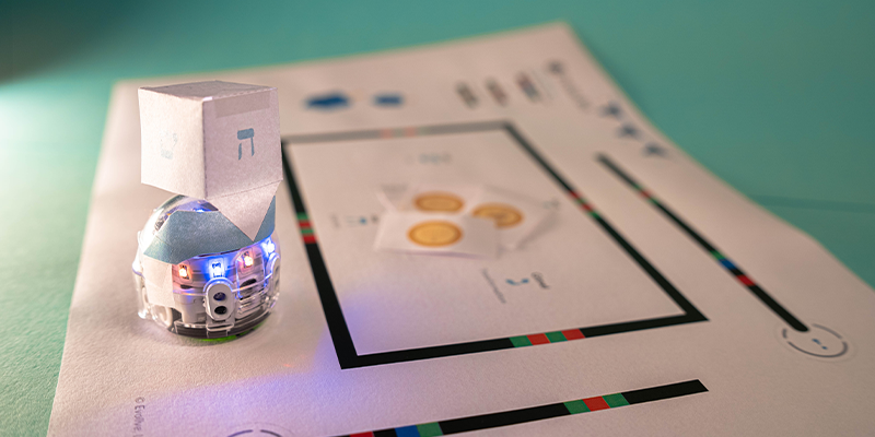 https://static.ozobot.com/assets/b5d769e2-blog-800x400-hanukkah.png